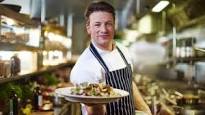 El chef Jamie Oliver cierra seis restaurantes y señala al ‘brexit’ como uno de los motivos.