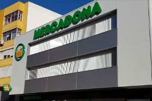 Mercadona estrena la primera tienda de 2017 bajo su nuevo modelo .