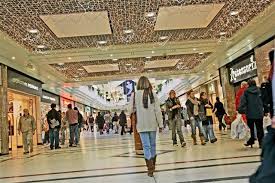 La afluencia de visitantes a los centros comerciales experimenta un crecimiento en diciembre.