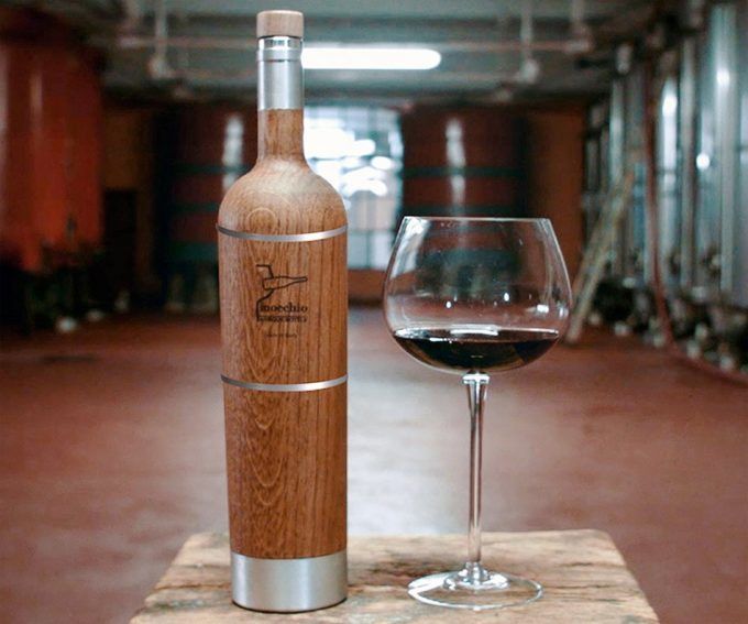 Botellas de madera para mejorar las bebidas alcohólicas.