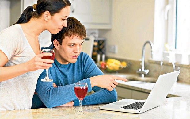 Solo un 8% de los consumidores españoles compra vino y bebidas alcohólicas por Internet, según Nielsen.