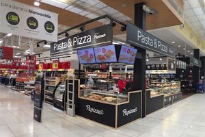 Comer pizza mientras se hace la compra: en Carrefour es posible.