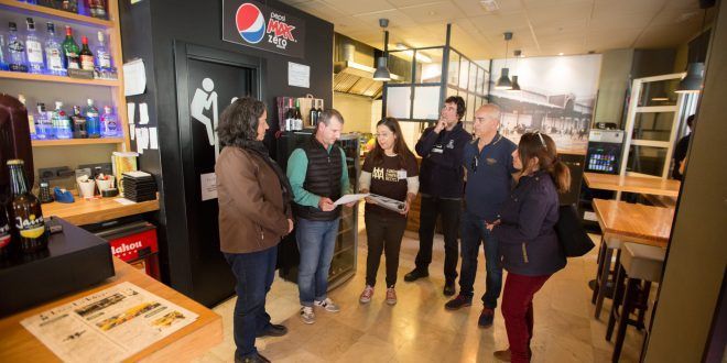 El Ayuntamiento impulsa el reciclaje en los hoteles, restaurantes y servicios de catering del municipio.