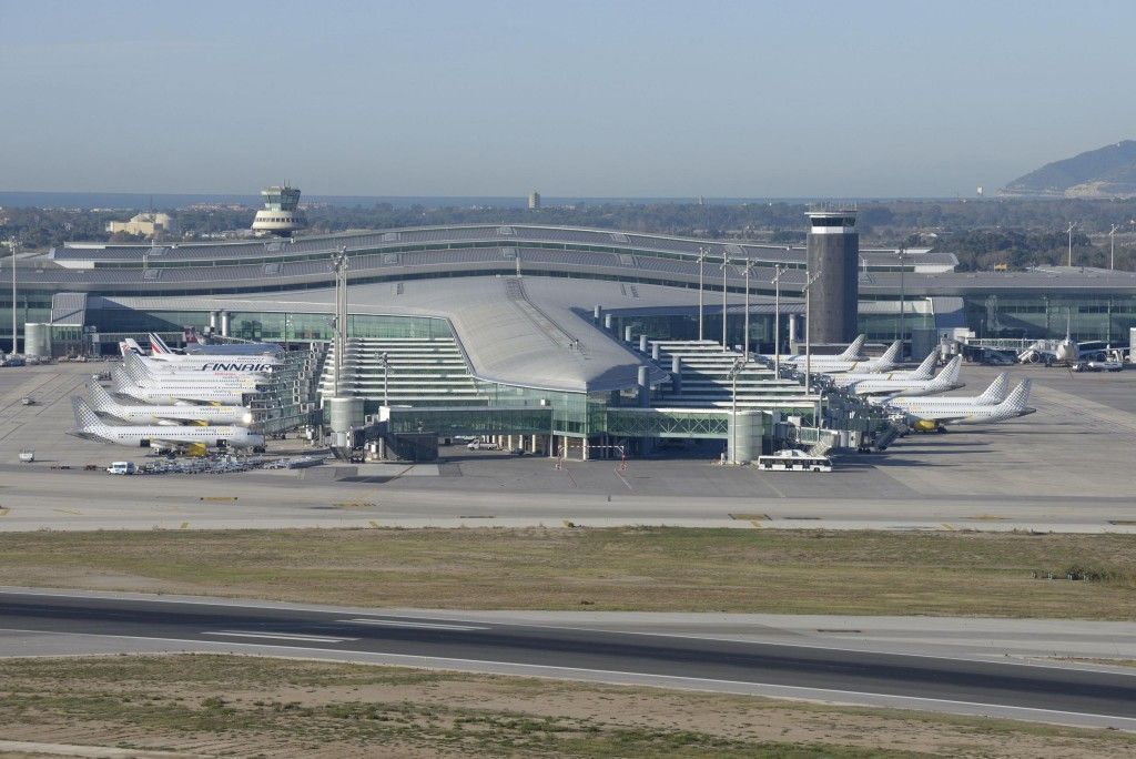 Aena inicia la licitación de la oferta de restauración del Aeropuerto de Barcelona-El Prat.