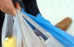 El Gobierno quiere prohibir la entrega gratuita de bolsas de plástico desde 2018 .