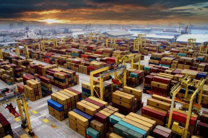 Emergencia en la industria y comercio por la huelga de la estiba.