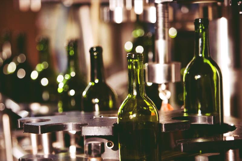 El vino con Denominación de Origen pide la mediación del Gobierno para tener voto en la Interprofesional.