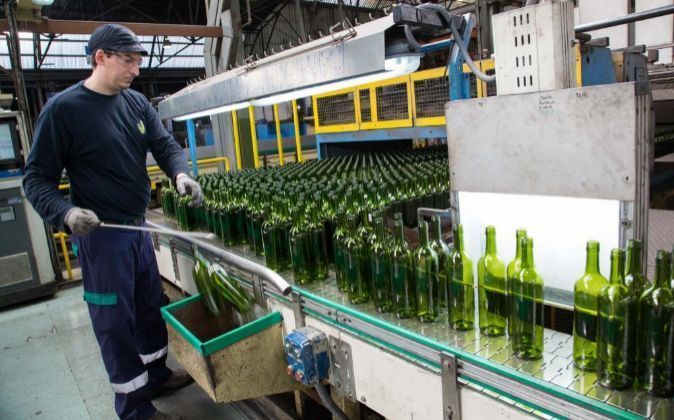 Vidrala gana 67,7 millones y aumenta un 11,3% el dividendo.