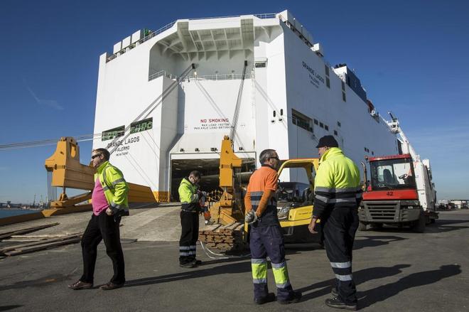 La gran industria se prepara ante el posible bloqueo de los puertos.