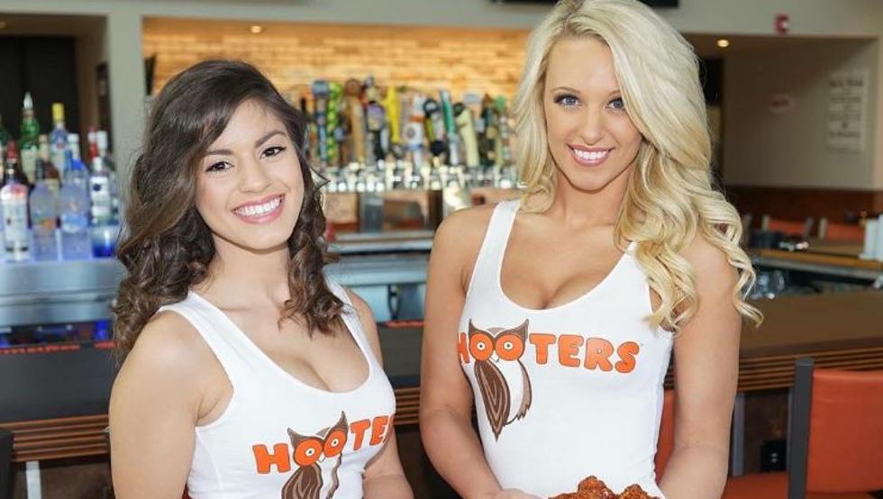 Hooters: El polémico ‘tetaurante’ desembarca en España.