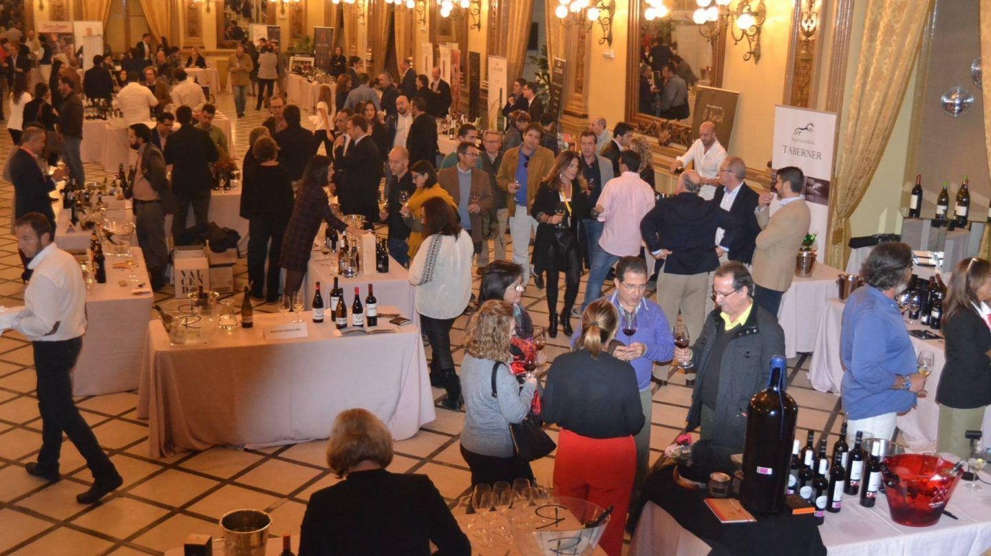La Rioja y Extremadura, las comunidades donde menos vino se bebe .