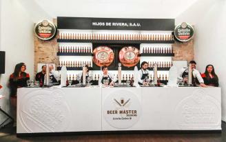 Treinta hosteleros gallegos compiten por el título de Mejor Tirador de Cerveza de Galicia .