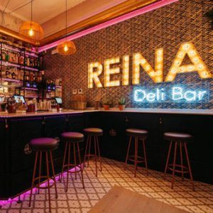 Reina Deli Bar inicia su expansión en franquicia.