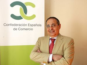 García-Izquierdo, Medalla al Mérito en el Comercio.