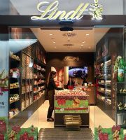 Lindt estrena boutique en el CC La Maquinista de Barcelona .