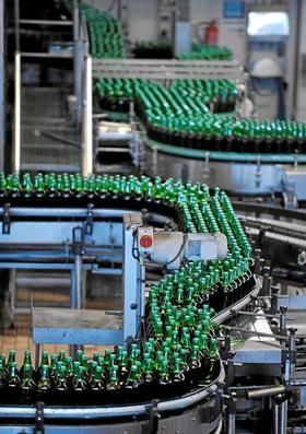 Ab Inbev inicia cambios en la gestión de cervecera canaria.