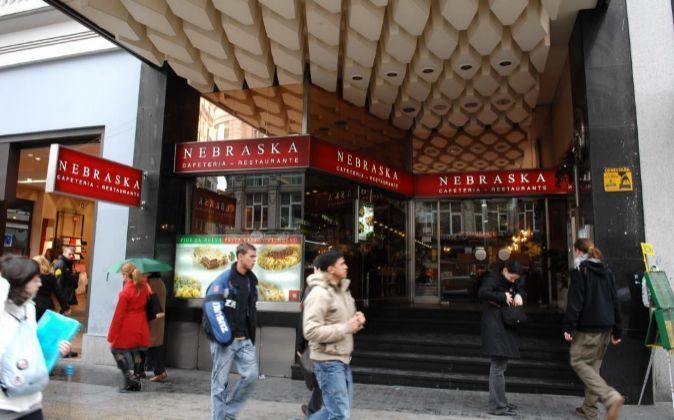 Dos antiguos empleados de Nebraska reabrirán una de las emblemáticas cafeterías el próximo sábado.