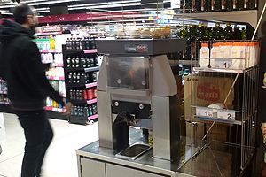 Carrefour imita a Mercadona y ya vende zumo recién exprimido .