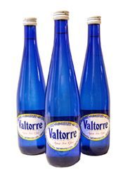 LA CERÁMICA TALAVERANA, PROTAGONISTA DEL NUEVO ETIQUETADO DE AGUA DE VALTORRE.