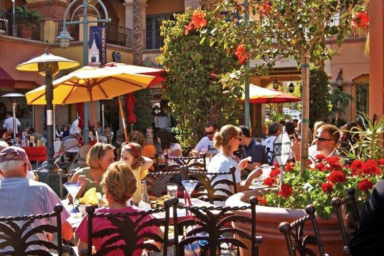 Más turistas que, además, gastan más.