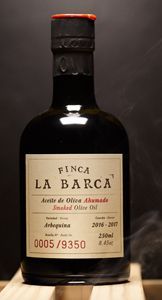 Finca La Barca lanza un nuevo envase de su Aceite de Oliva Ahumado.