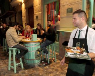 Los hosteleros prevén casi un 20% más de clientes esta Semana Santa.