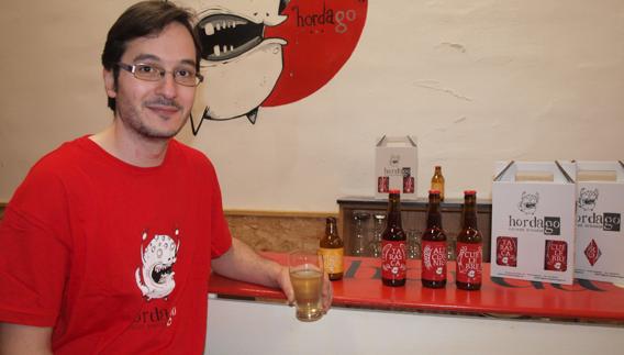 Empezó bebiendo cerveza y acabó elaborándola.