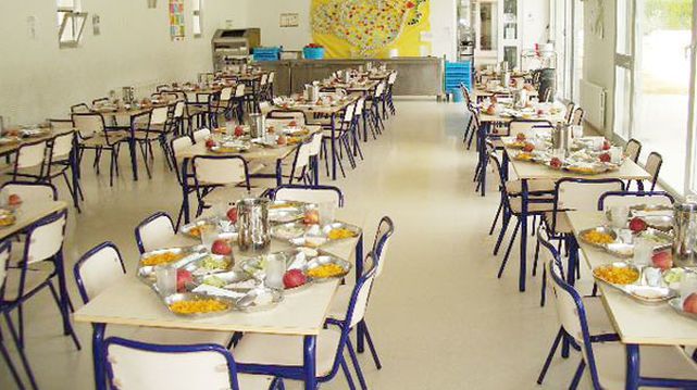 El Gobierno impondrá a las autonomías reducir el aceite de palma en los menús escolares.