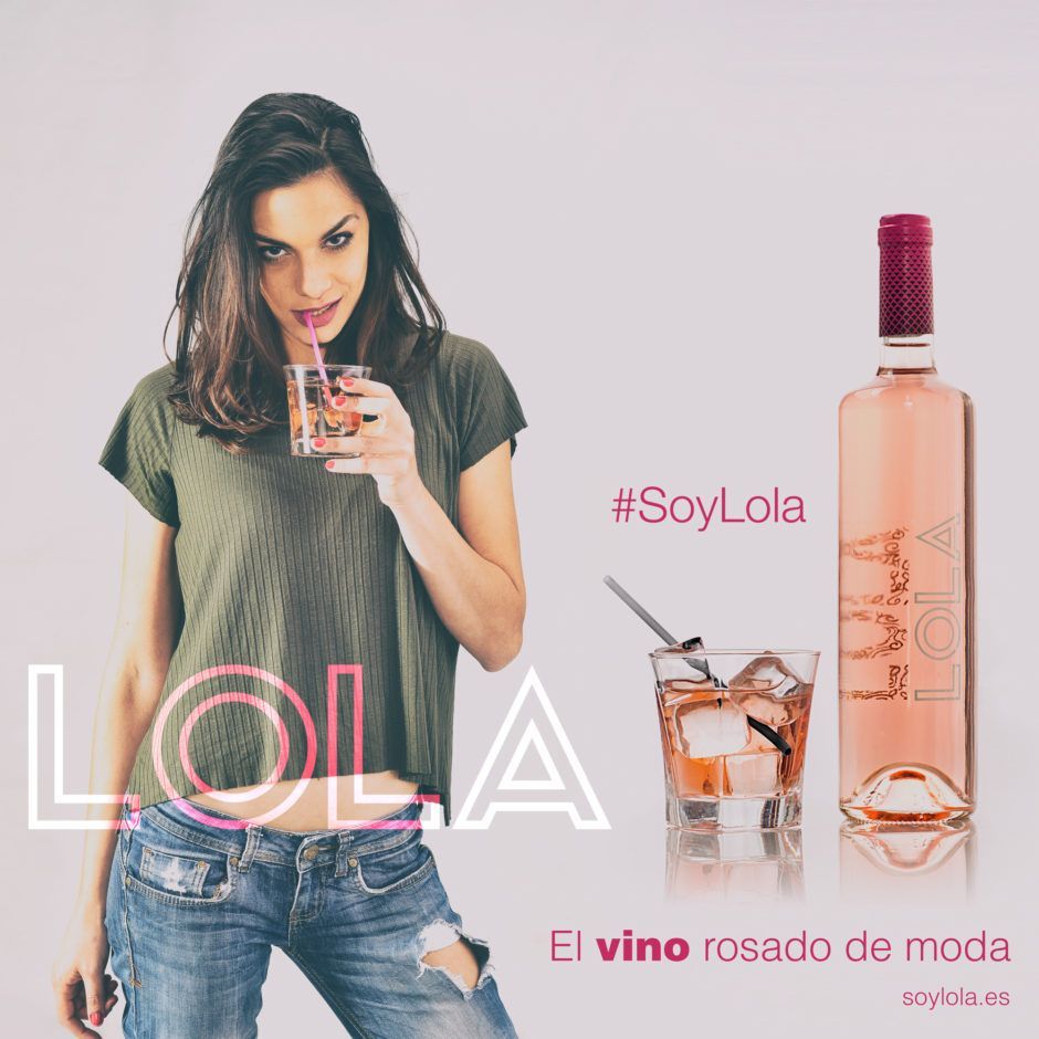 LOLA, el vino rosado diferente que se presenta en público en plena Semana Santa sevillana.