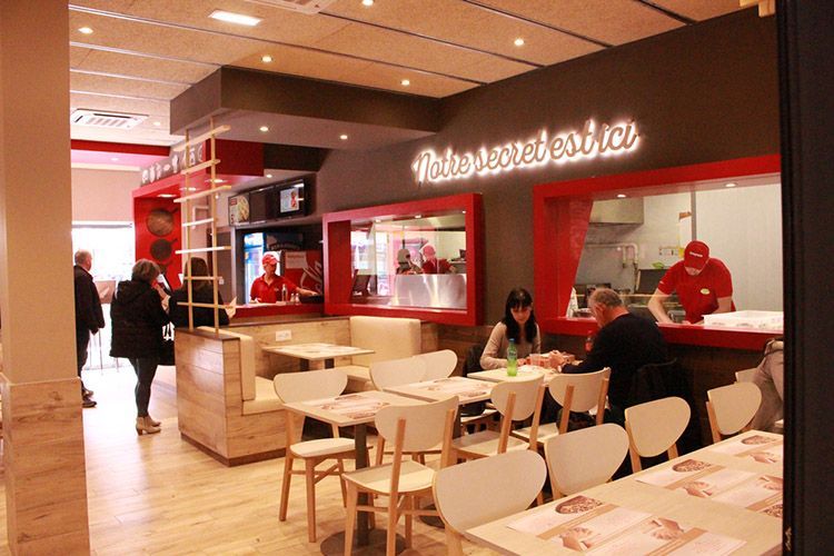 Telepizza inaugura su primera tienda en Francia.