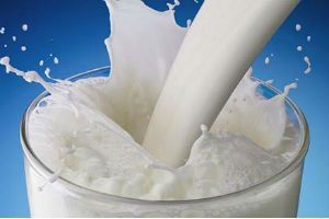 Aica estudia una presunta venta a pérdidas de leche de Unide.