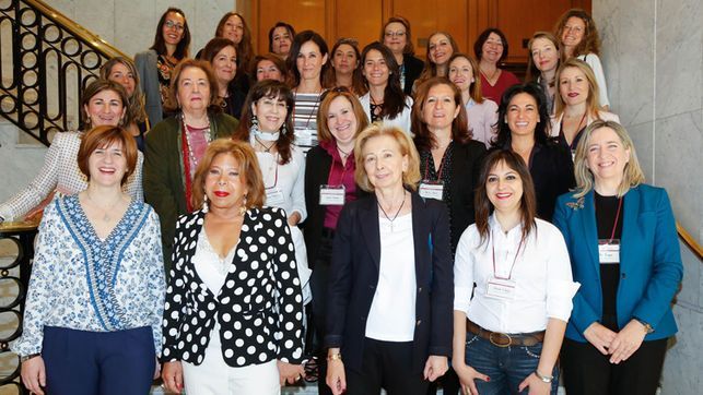 AMAVI, la Asociación pionera en España que acerca la cultura del vino a las mujeres .