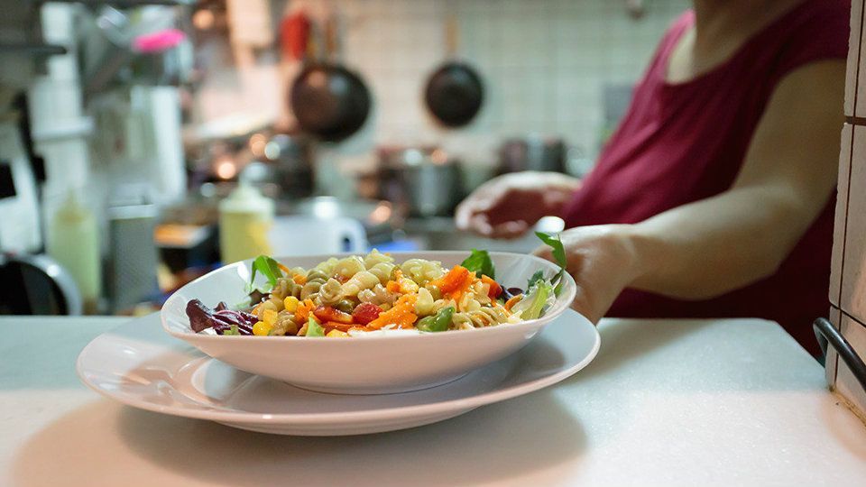 Cultivos «kilómetro cero»: de la huerta a tu restaurante en un solo día.