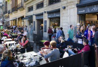 Las altas temperaturas aumentan las reservas de restaurantes en Valencia.