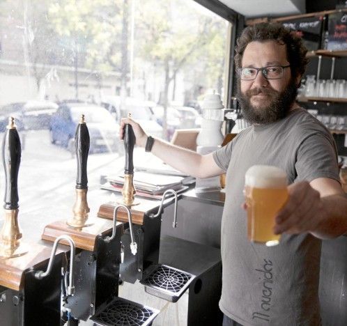 Artesanía hecha cerveza .