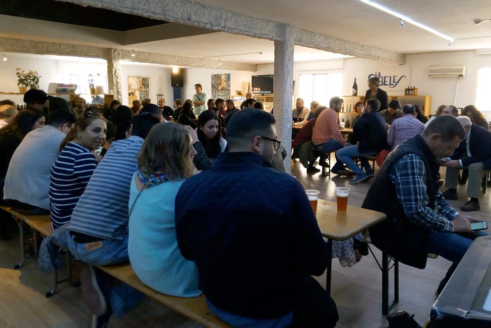La UNED organizó una visita a la fábrica de cerveza Cibeles de Leganés.