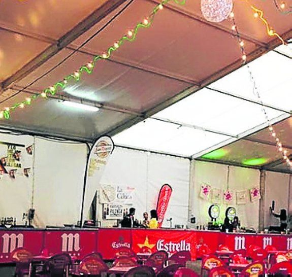 La Desembocadura del Nalón abre su I Festival de la Cerveza mirando de reojo al cielo.