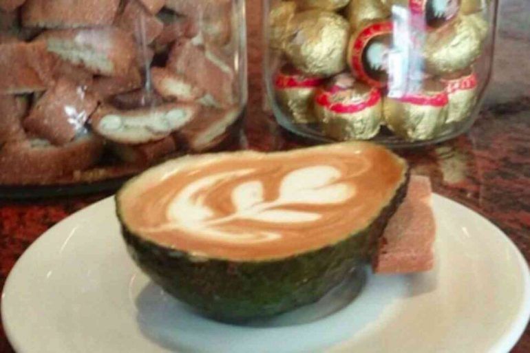 ¿Sabes qué es un avolatte, la última tendencia foodie?