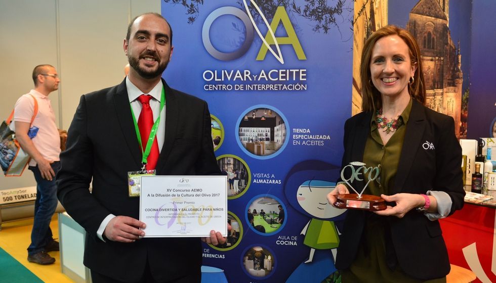 ‘Olivar y Aceite’ recibe el primer premio de AEMO por la labor realizada en la difusión y promoción del aceite de oliva virgen extra