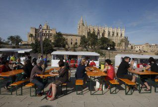 Beer Palma reúne más de 100 tipos de cerveza en el Parc de la Mar.