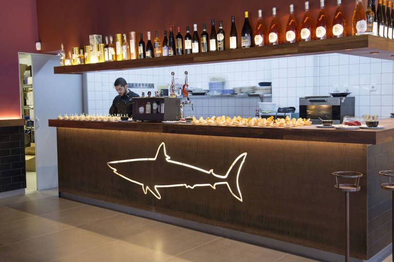 La ‘Tintorera Wine&More’ inaugura su espacio integral del vino junto al mar