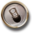 Falsificar cervezas con latas usadas, un negocio ilegal e insalubre made in China