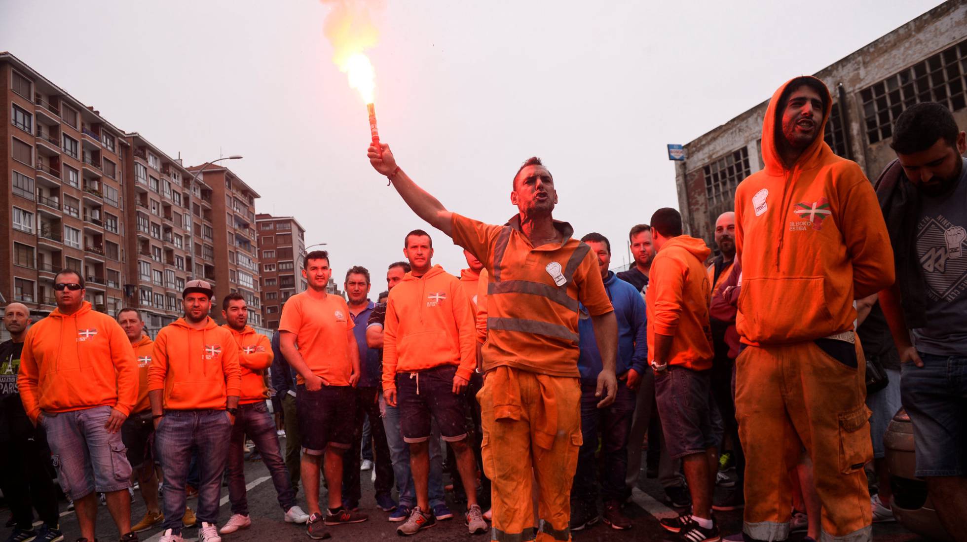 LOS ESTIBADORES PARAN LOS PUERTOS CON LA PRIMERA HUELGA DE 48 HORAS