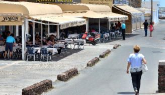 Los restaurantes de Melenara, sorprendidos por la decisión de desmontar sus terrazas
