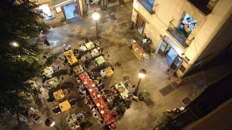 El Carme no es barrio para vecinos: restaurantes ilegales, terrazas que ocupan plazas, amenazas…