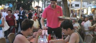 Hoteles y restaurantes se ‘roban’ personal ante la escasez de profesionales