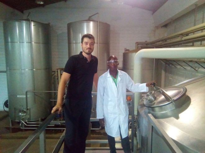 La huella cervecera de un ilicitano en Guinea Bissau