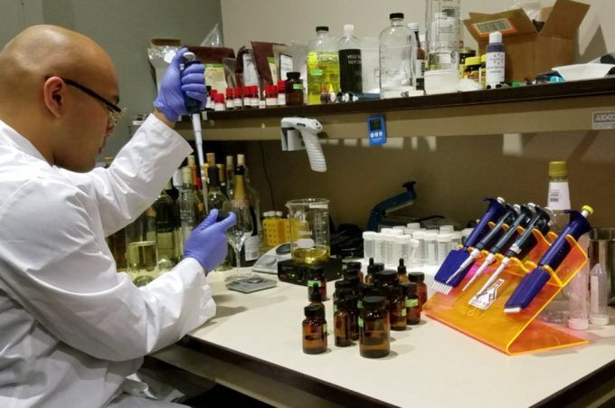 Vinos de laboratorio que se elaboran sin uvas