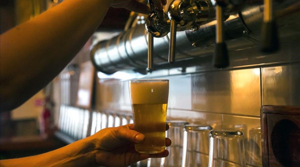 El calor impulsa el consumo fuera del hogar, sobre todo de cerveza