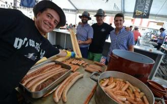 La villa de Sanxenxo celebra la «I Fiesta de la Cerveza y la Salchicha Alemana»